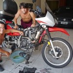 Changing the clutch plates at Carlos' home. (Salvador, Brazil)